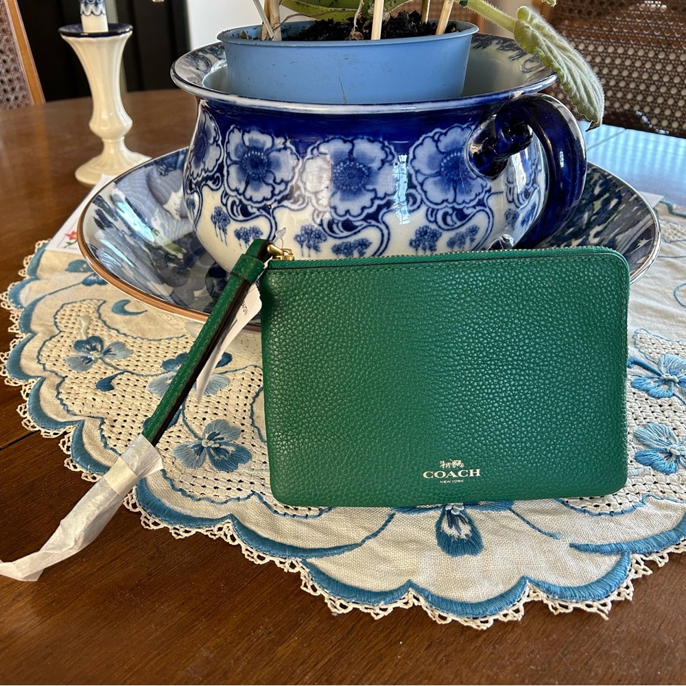 HOST PICK! NWT COACH WRISTLET-Pebble leather-Beautiful Green! - Picture 2 of 8